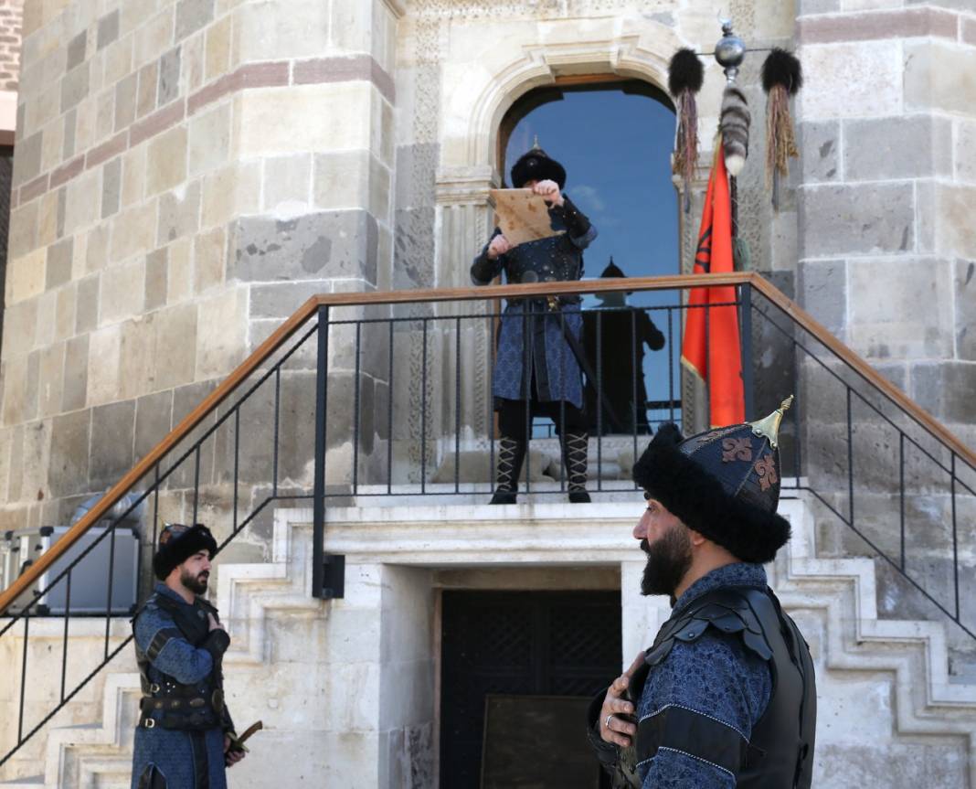 Konya 6 yıldır 8 sultan için nöbette! Kıyafet ve teçhizatları bile özel 4